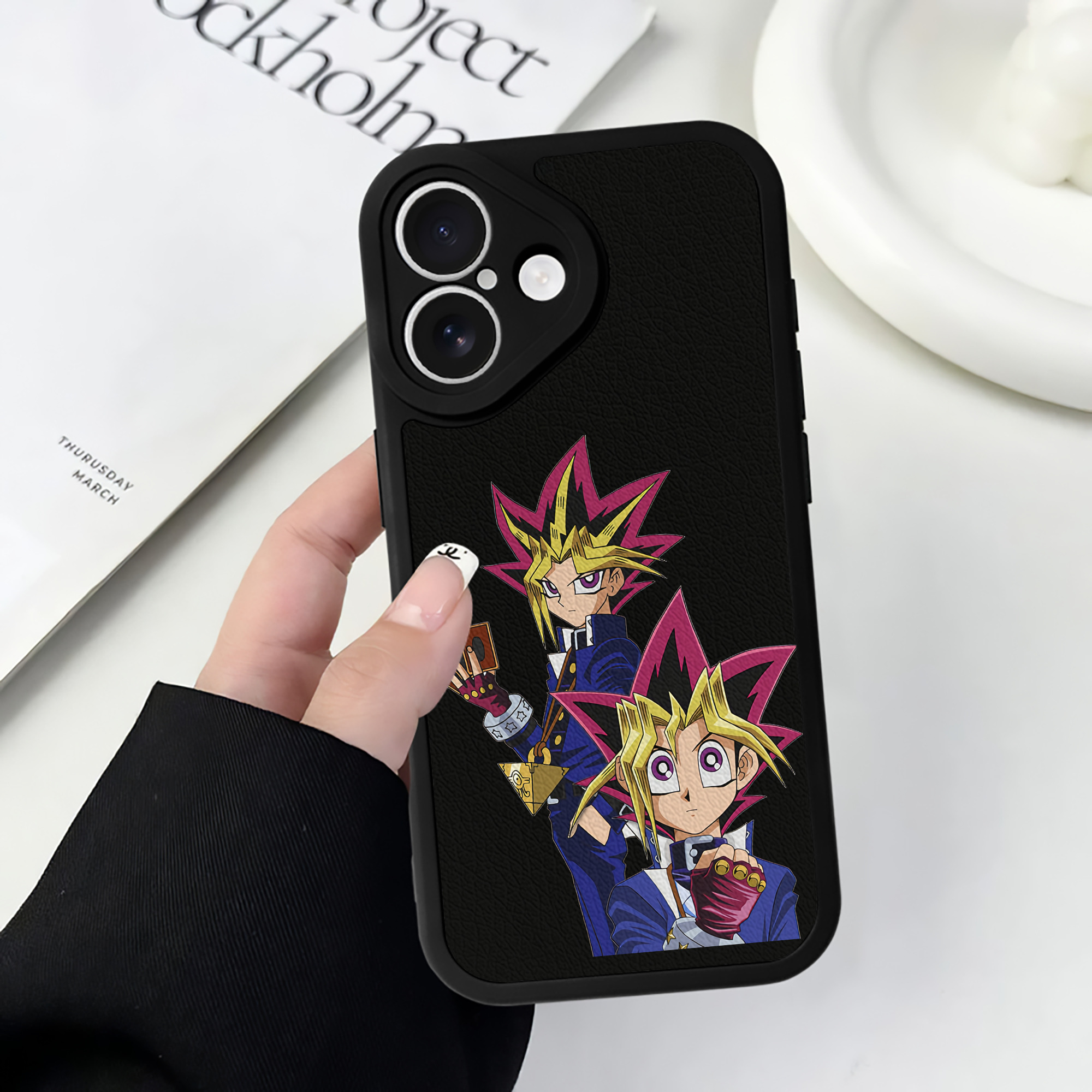 遊☆戯☆王 Yu-Gi-Oh! 【iPhone 16シリーズ対応】シリコンスマホケース（レザー調） 材質：シリコン